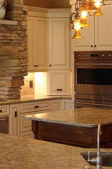 Biscotti White Granite
